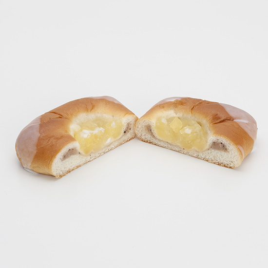 ミルクティークリームとリンゴのパン